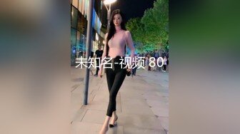 潜入某写字楼女厕全景偷拍女白领上厕所 被妹子发现了在门口打电话叫人 (3)